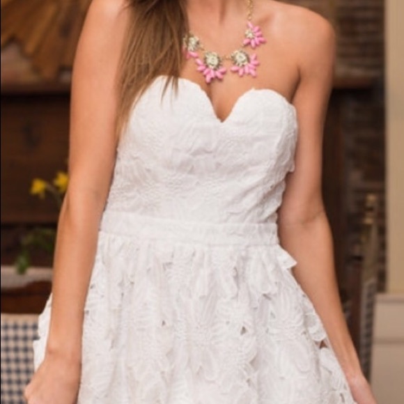 White dress - Picture 2 of 4