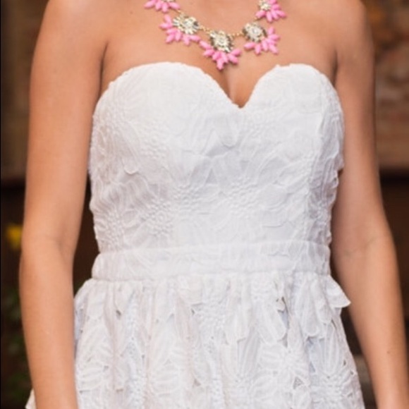 White dress - Picture 4 of 4