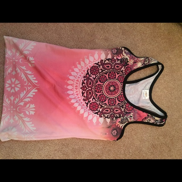 Tank top with built in bra! Under armour material - Picture 1 of 2