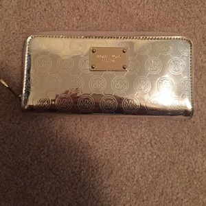 Michael Kors Wallet NEVER BEEN USED