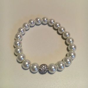 The Limited pearl bracelet with diamond accent
