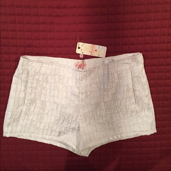 NWT,Plenty by Tracy Reece cream&gold dressy shorts
