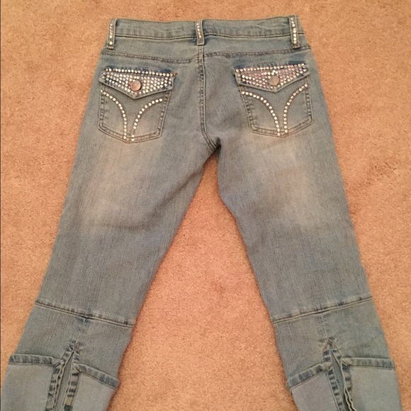 Capris! Silver sequins on butt and front pockets