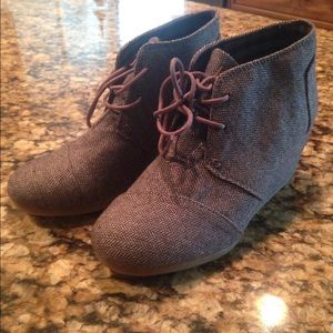 Brand new without box Toms Desert Wedge 7.5