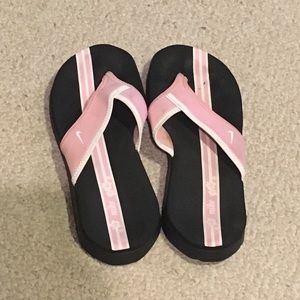 Nike black and pink flip flops!