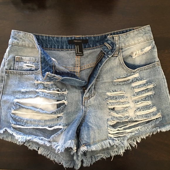 Women's Forever 21 destroyed Jean shorts, size 25