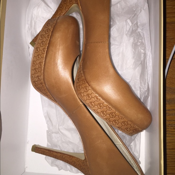 Super cute Michael Kors Heels