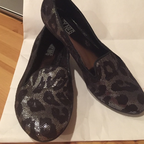 animal print slip on loafers 6.5