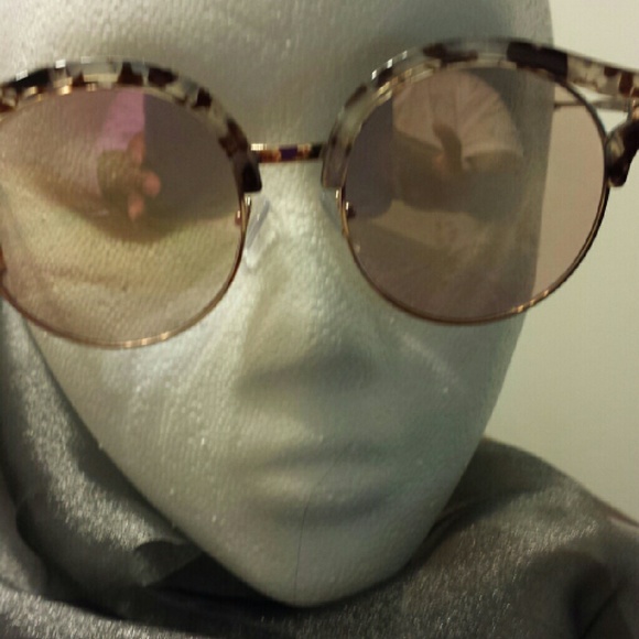 BIEN BIEN ACCESSORIES UV400 SHADES - Pink - NWOT