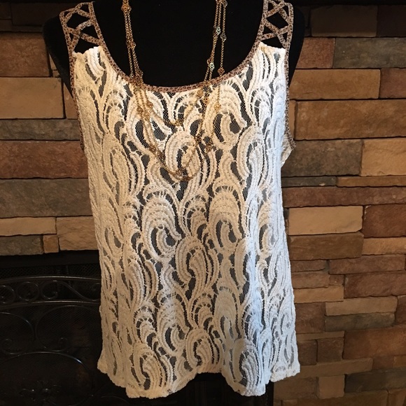 ⚜Pretty top with Leopard detail on top... ⚜NWOT⚜ - Picture 1 of 4