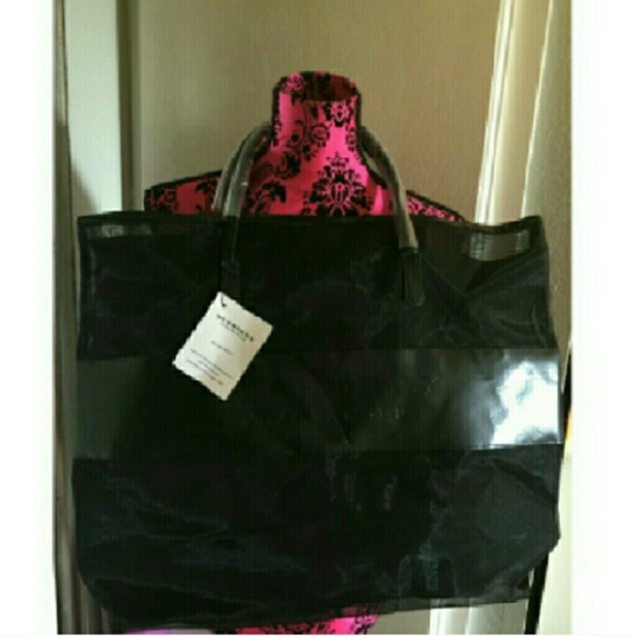 Burberry beach tote