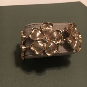 Express gold flower bracelet