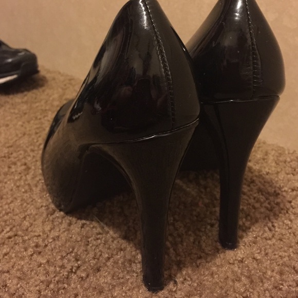 Black pumps - Picture 2 of 2
