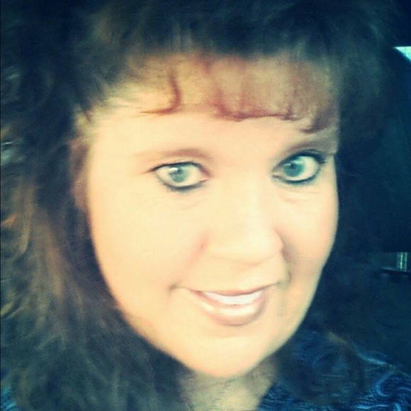 Meet your Posher, Jennifer - Picture 1 of 1