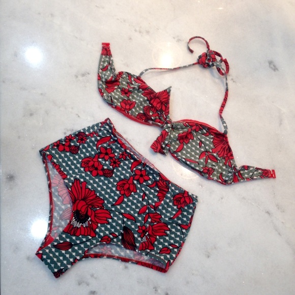 URBANOUTFITTERS HIGHWAISTED  Hibiscus Bikini
