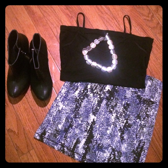 Snakeskin print body con mini skirt