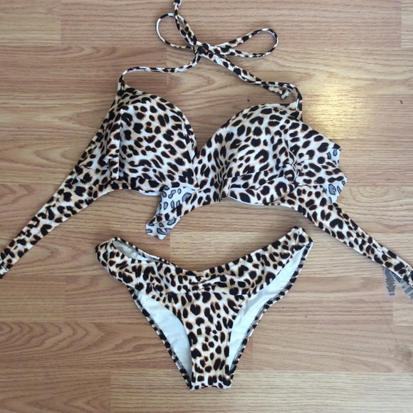 VS Pink leopard print bikini!
