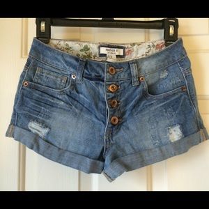 4 button short shorts