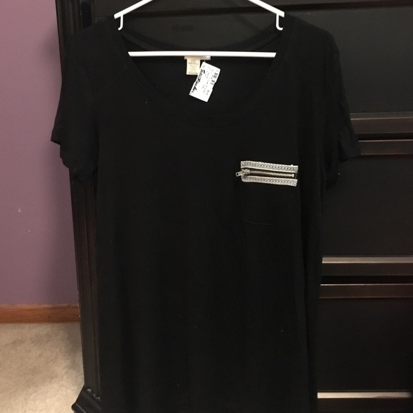 Shirt with zipper pocket