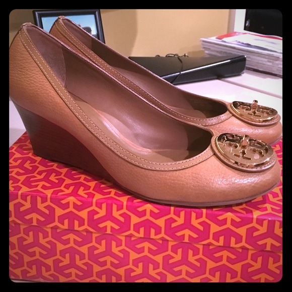 Tory Burch camel wedge pump perfect condition