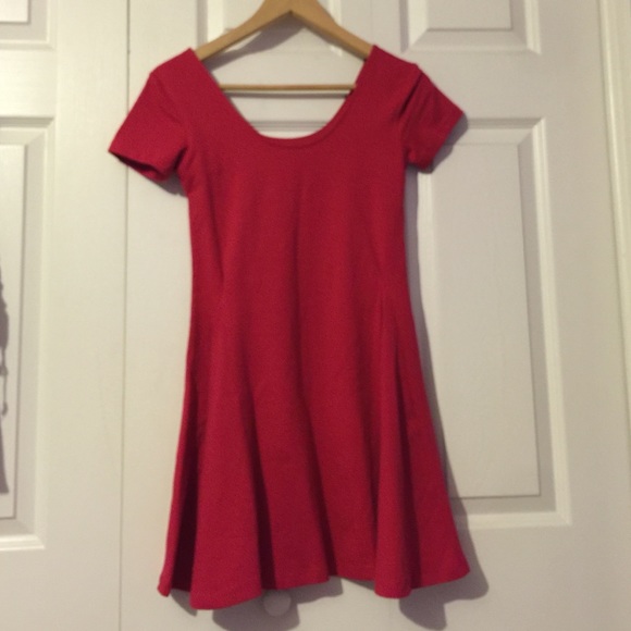 Red dress - Picture 4 of 4