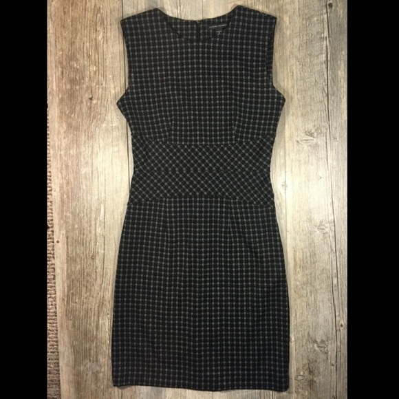 Banana Republic Dresses & Skirts - Banana Republic gray and black print midi dress