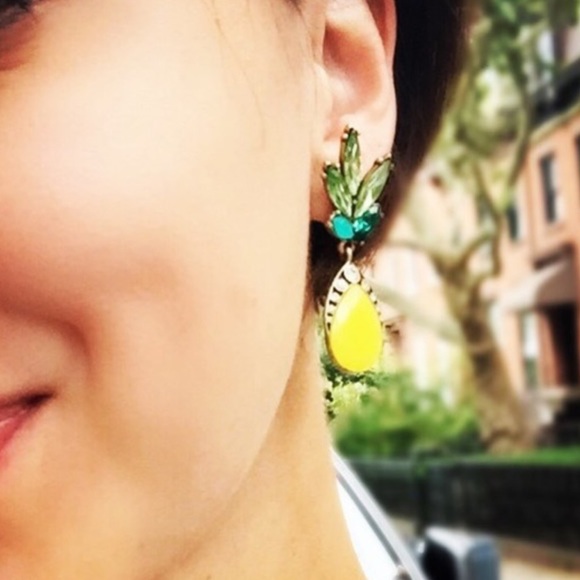 🆕 Statement Earrings - Picture 3 of 4