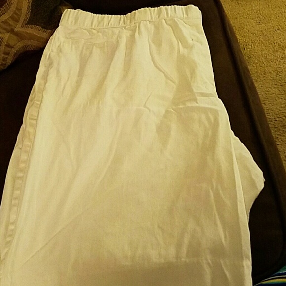 ***SOLD*** White Bermuda Shorts