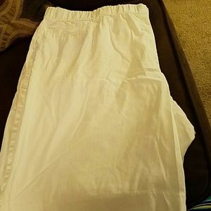 ***SOLD*** White Bermuda Shorts