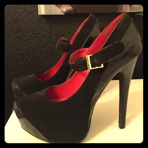 Penny loves Kenny Pumps💕