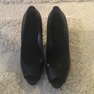 NINE WEST size 7 Black peep toe heels