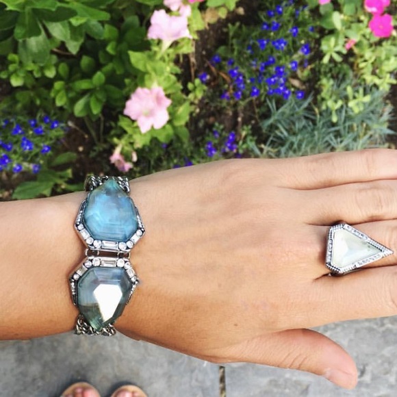 ⚠️ FLASHSALE 🆕 Statement Ring - Picture 4 of 4