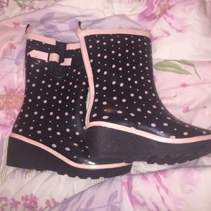 Black & pink polka dot rain boots