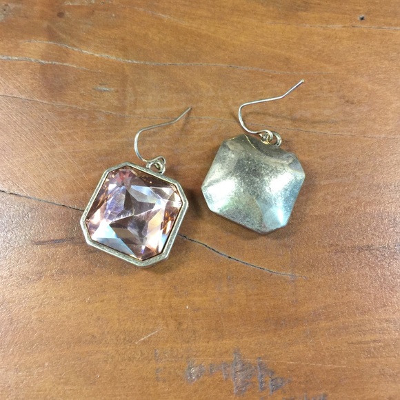 🆕 Statement Earrings - Picture 3 of 3