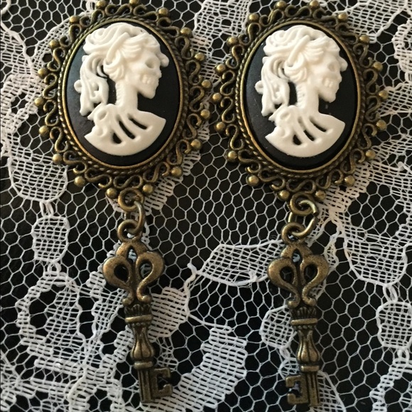 Handmade cameo plugs