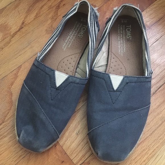 Navy blue Toms. Decent condition :)