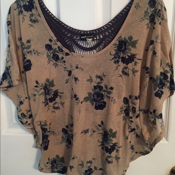 Adorable tan top!
