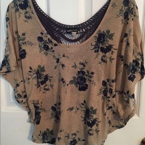 Adorable tan top!