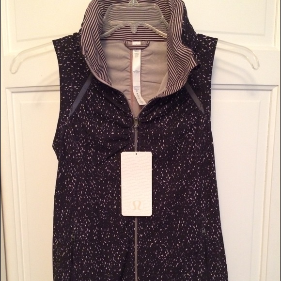Go the distance Lulu Lemon Vest. NWT.