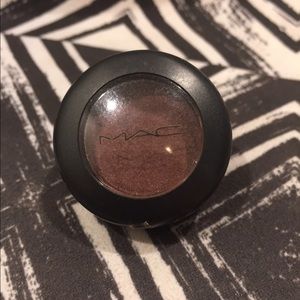 MAC eyeshadow in Twinks