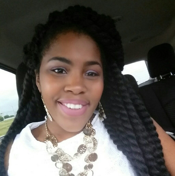 Meet your Posher, Natasha - Picture 2 of 4