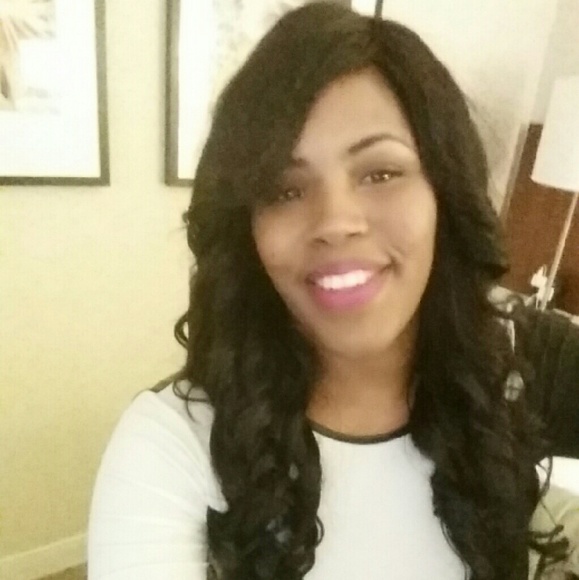 Meet your Posher, Natasha - Picture 3 of 4