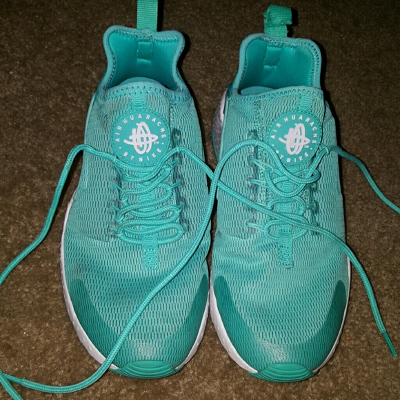NIKE HUARACHE