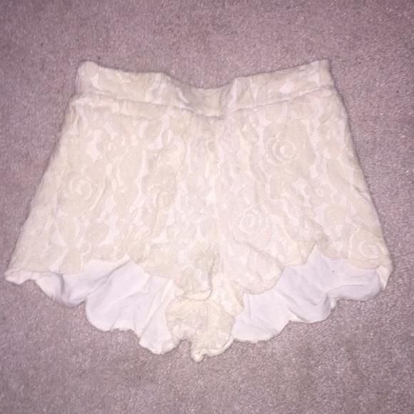 New scalloped lace nude urban outfitters shorts