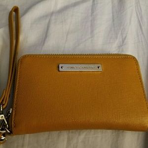 Vince Camuto wristlet