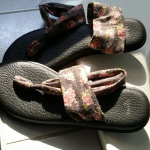 Soft jersey material sandals