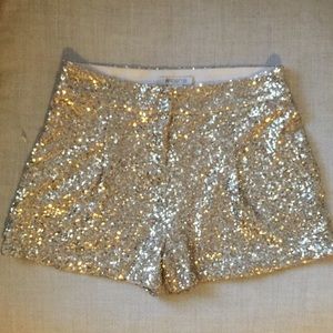 ARDEN B. gold sequin shorts. Size small.