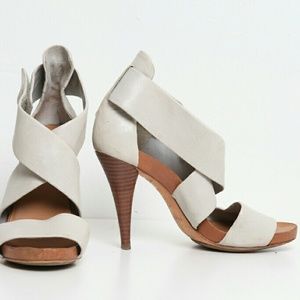Theory Cream Leather Sandals 4" Heels - Like New!