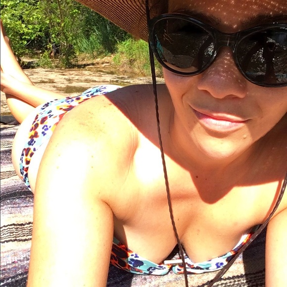 Meet your Posher, Stephanie - Picture 3 of 4