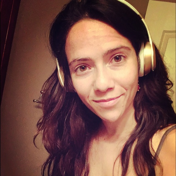 Meet your Posher, Stephanie - Picture 4 of 4